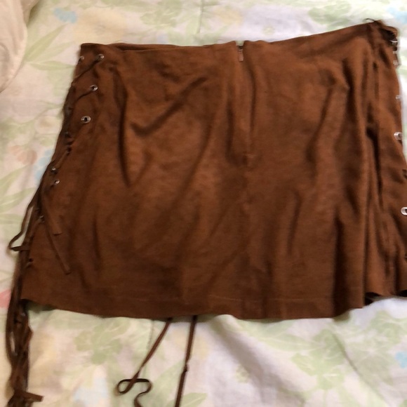 Brown skirt - Picture 2 of 4